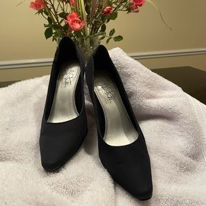 Life stride Navy shoes. Size 6